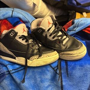 Jordans Nike Black and White 2Y